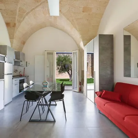 Queen By Perle Di Puglia *