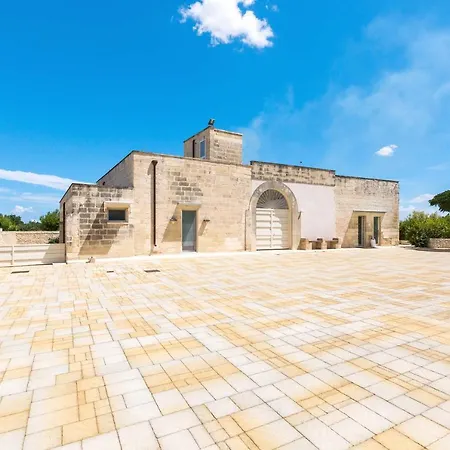 Queen By Perle Di Puglia *