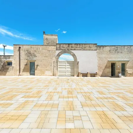 Queen By Perle Di Puglia *