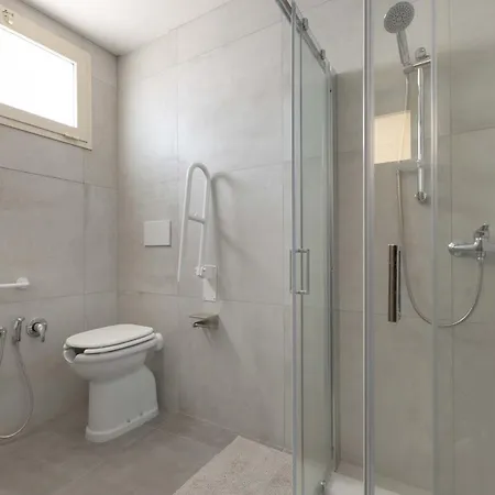 Queen By Perle Di Puglia