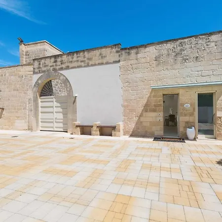 Queen By Perle Di Puglia *