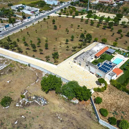 Queen By Perle Di Puglia *