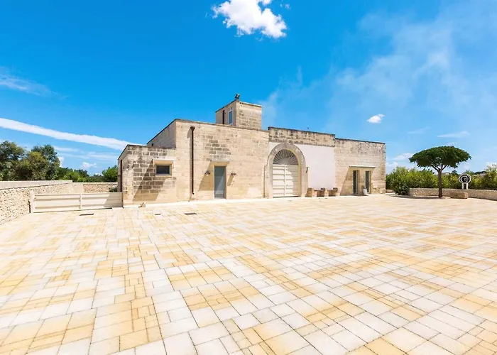 Queen By Perle Di Puglia *